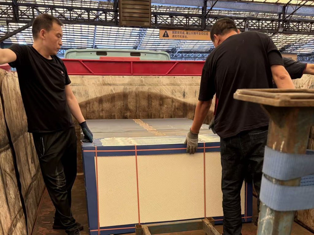 the workers in BJS are loading tiles