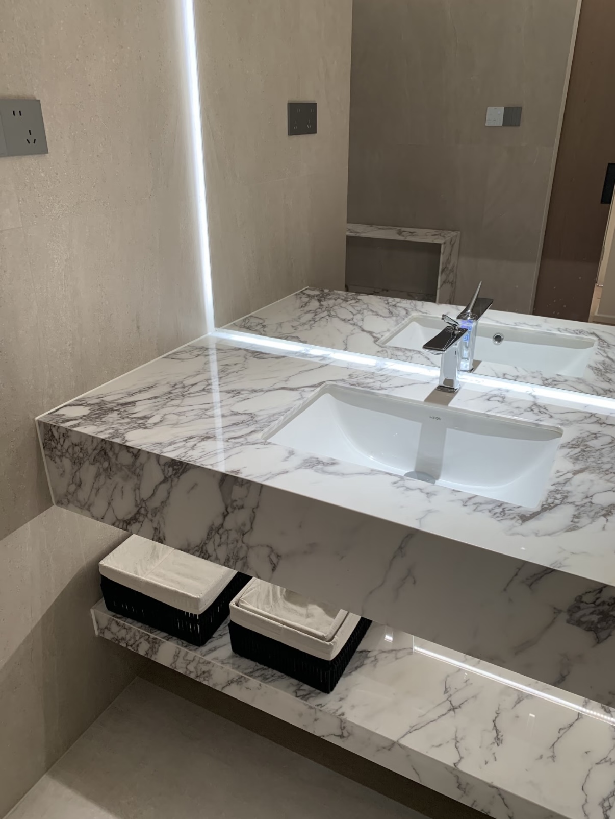 BJS sintered stone bathroom vanity countertop slab