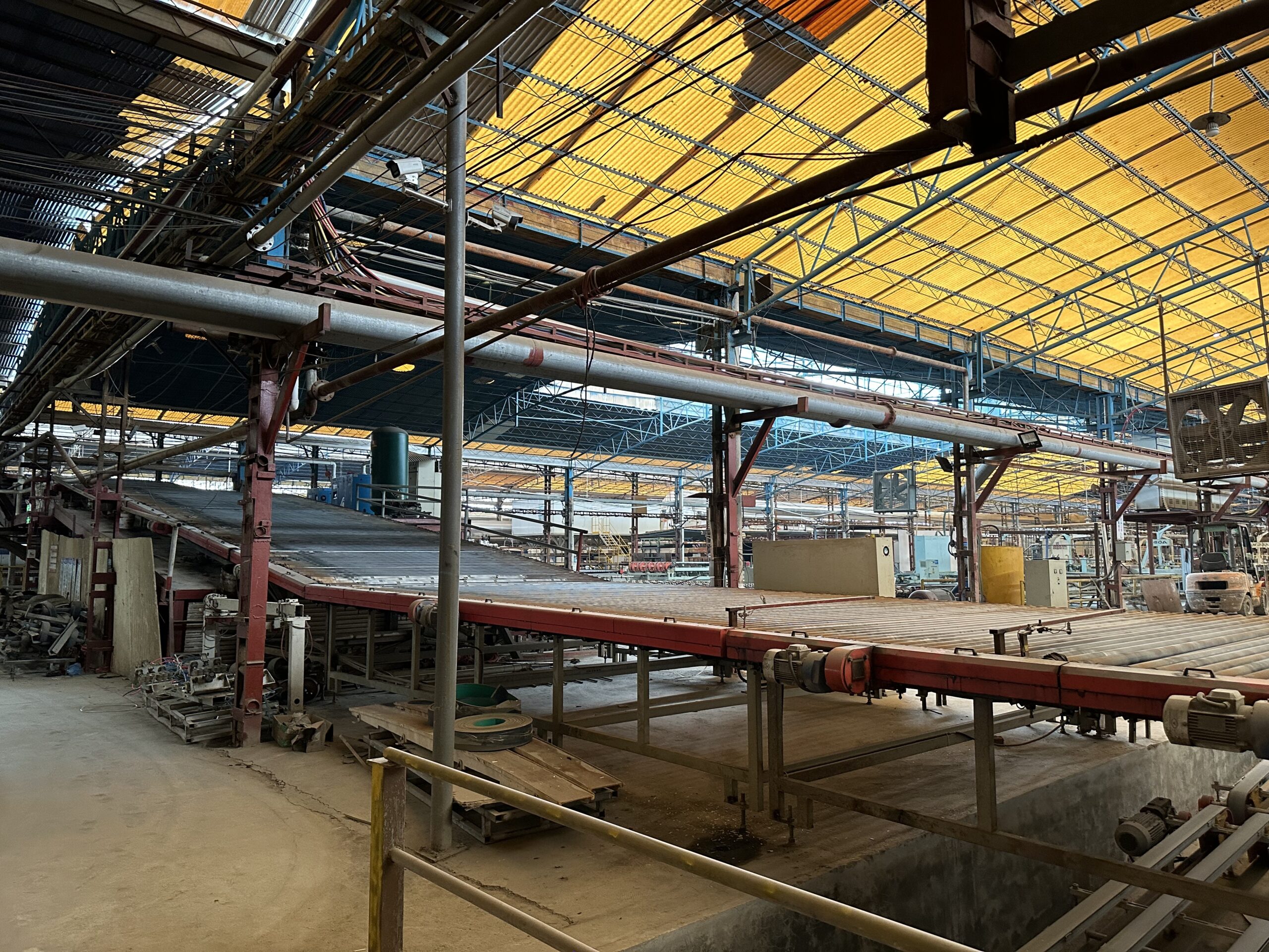 Sintered stone slab production line in the BJS factory