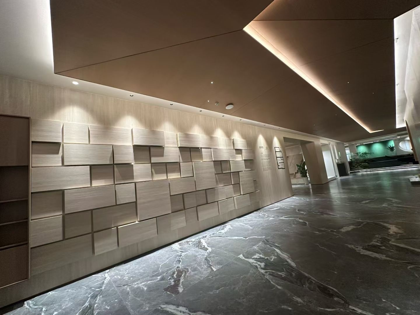 Travertine-look sintered stone feature wall project